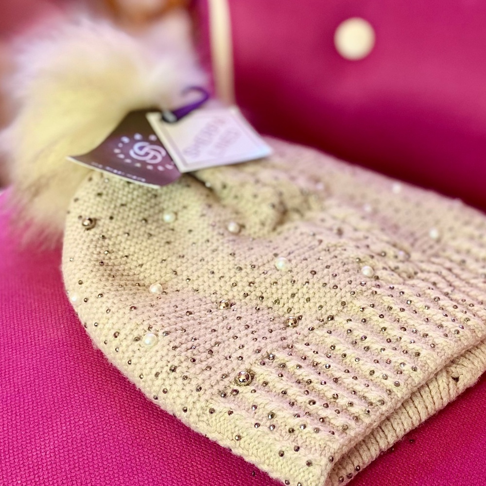 NWT Gem and Pearl Encrusted Pom Pom White Fur Toboggan Hat Women’s Knit Beanie - Picture 3 of 3